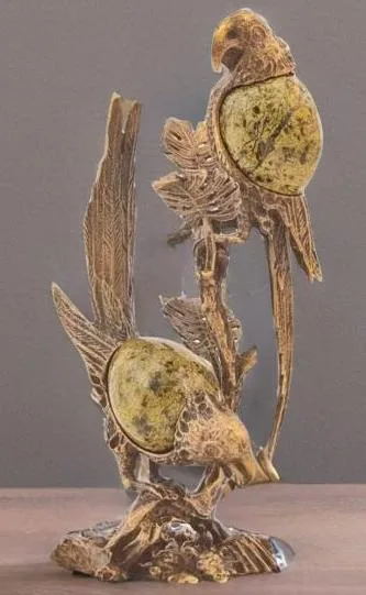 На память: Бронзовая композиция «Попугаи на ветке»