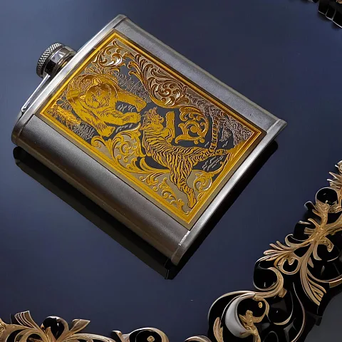 Фляжка "Схватка" — красивый подарок