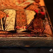 Икона "Спиридон Тримифунтский на троне" — оригинальный подарок — фотография 5