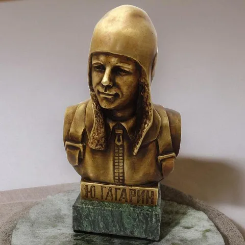 Подарочный бронзовый бюст «Гагарин»
