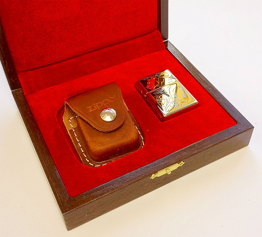 Сувенирная зажигалка Zippo "Хищник"