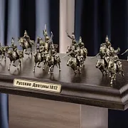На память: Диорама «Русские драгуны 1812 г.» из бронзы и ясеня, 1:72 — фотография 1
