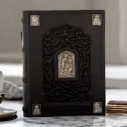 На память: Русская иконопись — книга в кожаном переплёте — фотография 1