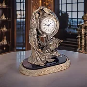 На память: Винтажные часы с фигурой девы — фотография 1