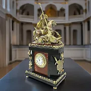 Подарочные интерьерные часы «Георгий Победоносец» из яшмы — фотография 1