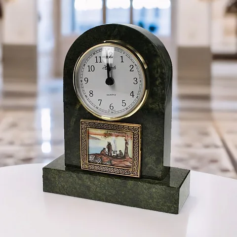 На память: Винтажные часы «Классика»
